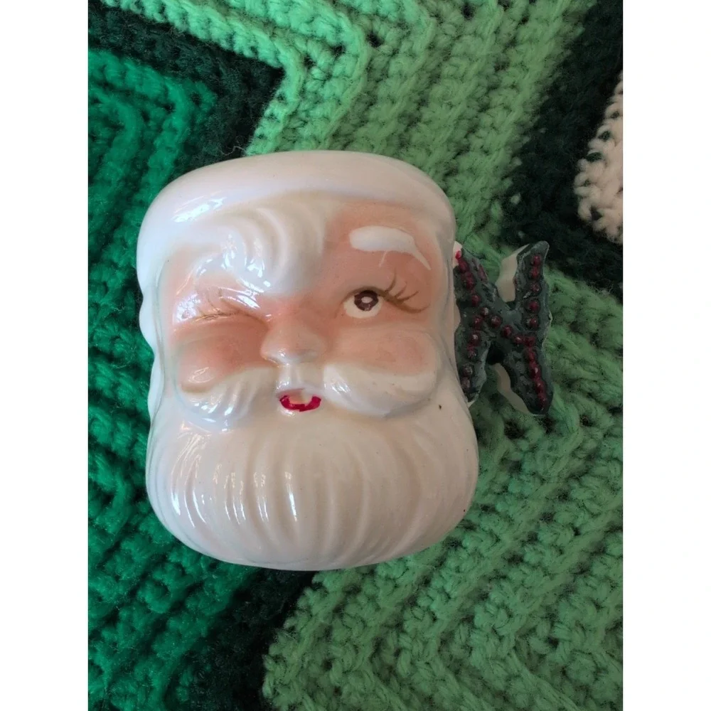 RARE Vtg Set of 4 Japan Commodore Winking Santa Mugs that handles spell 